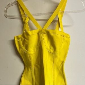 Hi, I’m selling this brand new, yellow, bodycon dress from Whoinshop